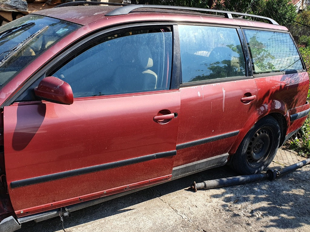Dezmembram Volkswagen Passat din 1998