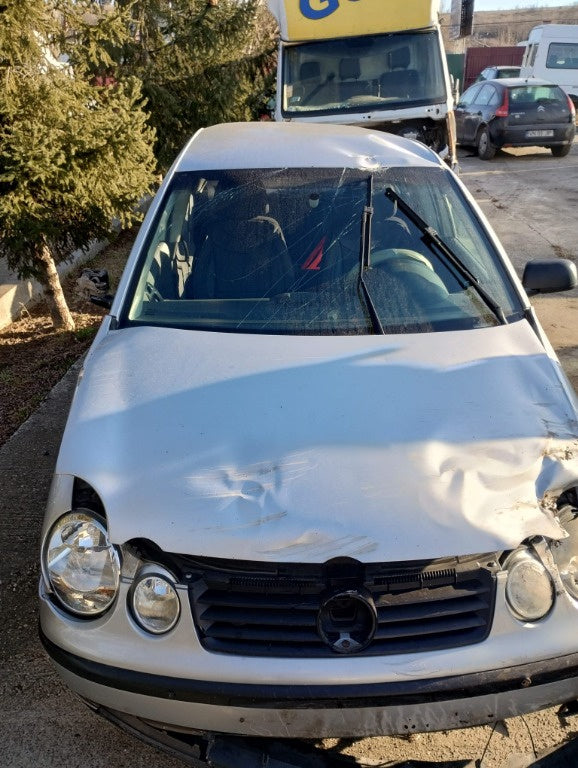 Dezmembram volkswagen polo anul 2006 1.4 benzina