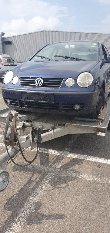 Dezmembram Volkswagen Polo din 2004