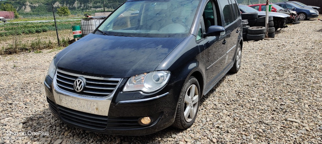 Dezmembram Volkswagen Touran