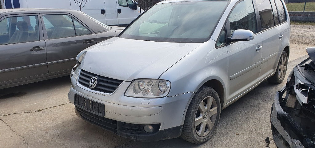 Dezmembram Volkswagen Touran din 2005