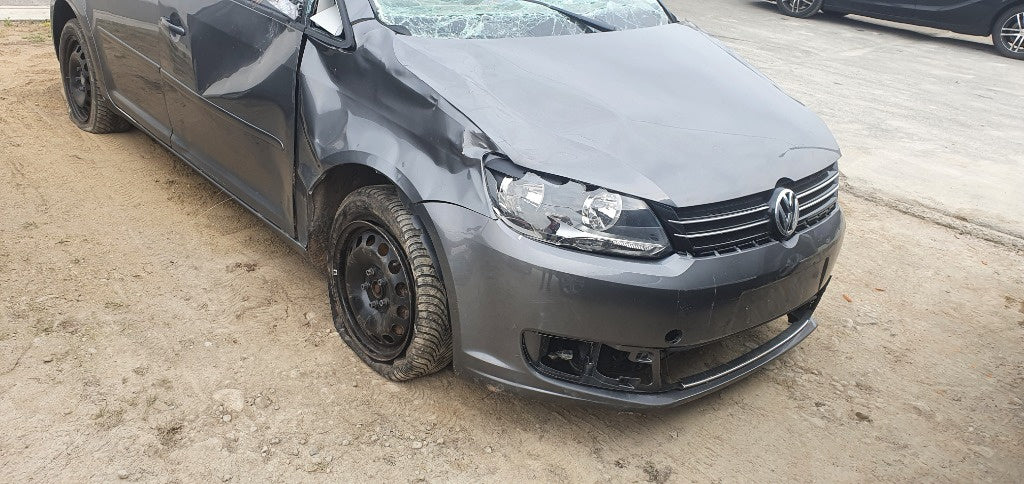 Dezmembram Volkswagen Touran din 2011