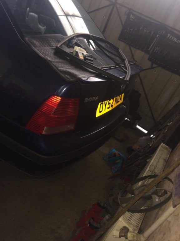 Dezmembram Volkswagen VW Bora [1998 - 2005] Sedan 1.6 16V MT (105 hp) (1J2)