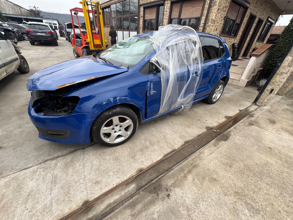 Dezmembram VolkswagenPolo6R Hatchback 5-usi 1.2b CGP an 2012
