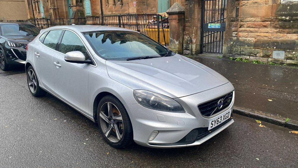 Dezmembram volvo v40 R Disign 2.0 d euro 5 an 2013 cutie manuala 6+1