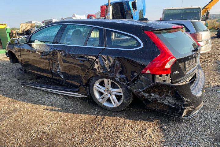 Dezmembram Volvo V60 [facelift] [2013 - 2020] wagon 5-usi 2.4 D6 Plug-in-Hybrid Geartronic AWD (215 hp)