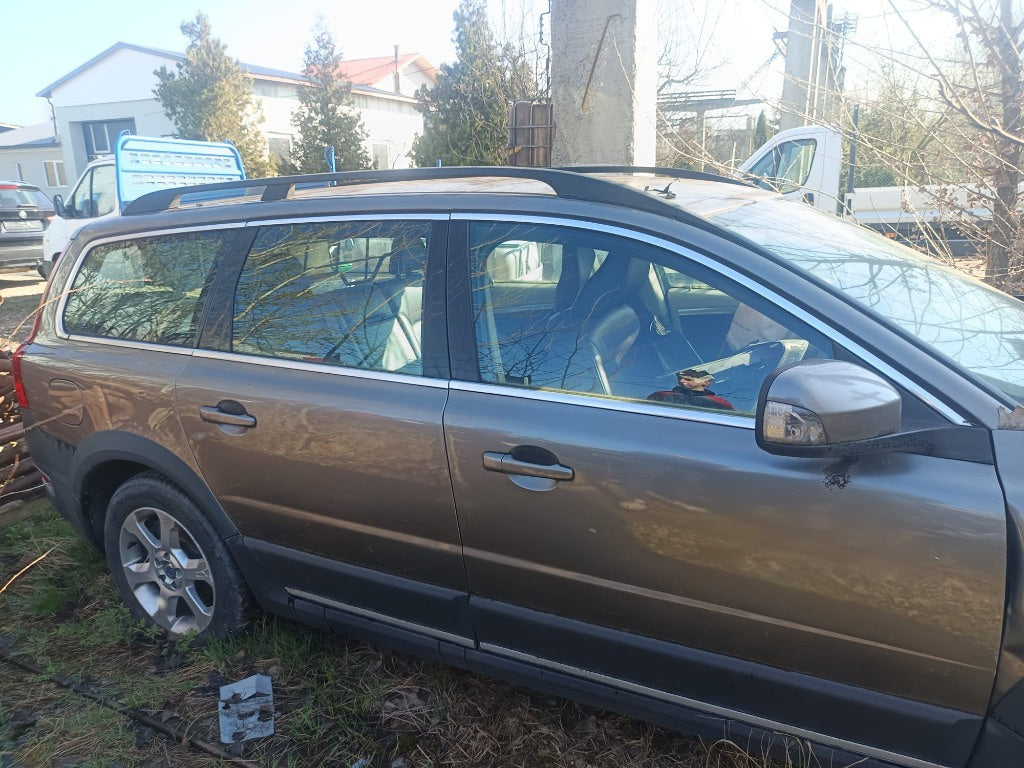 Dezmembram Volvo XC70 2010