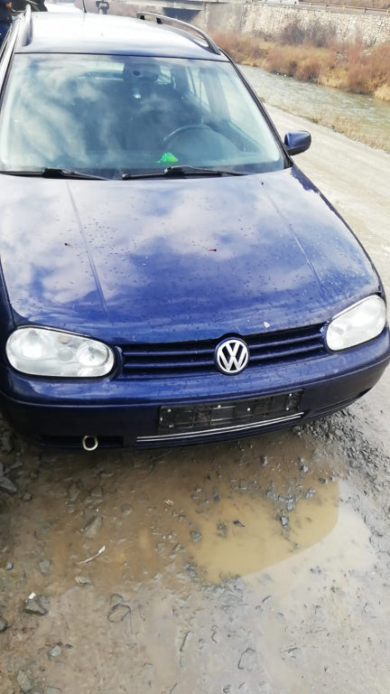 Dezmembram VW Golf 4 combi motor 1.6 benzina SR, 2003