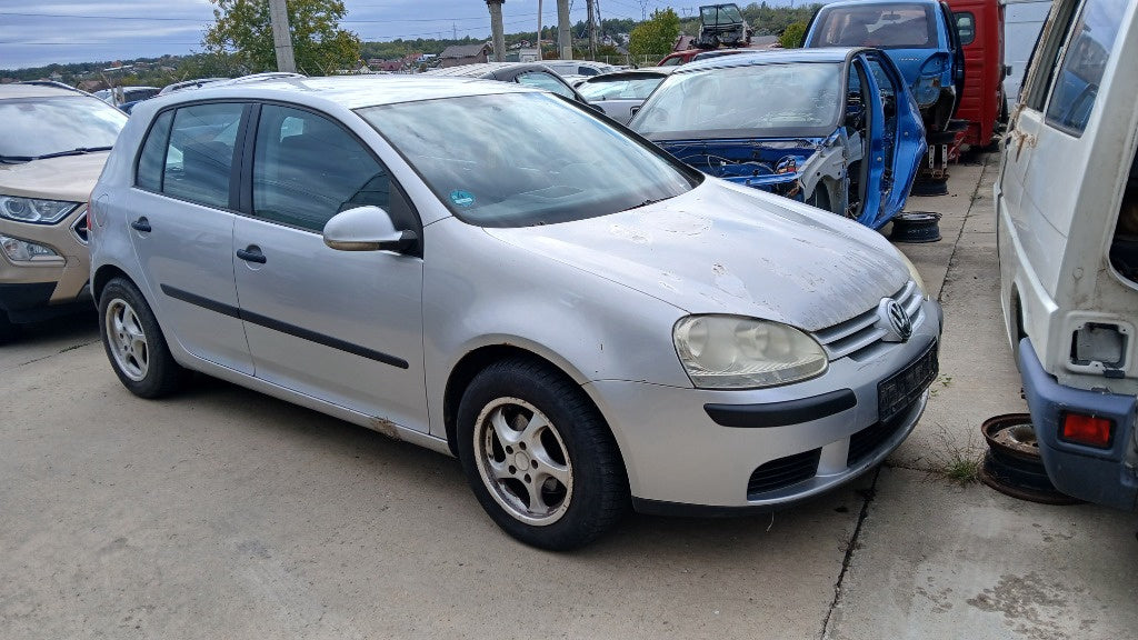Dezmembram VW Golf 5 hatchback 1.6 B, an fabricație 2005, cod motor BLP