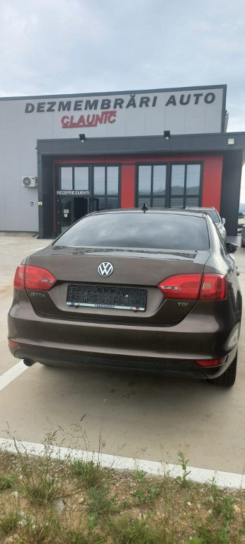 Dezmembram VW Jetta 1.6 TDI CAYC cod cutie LHW