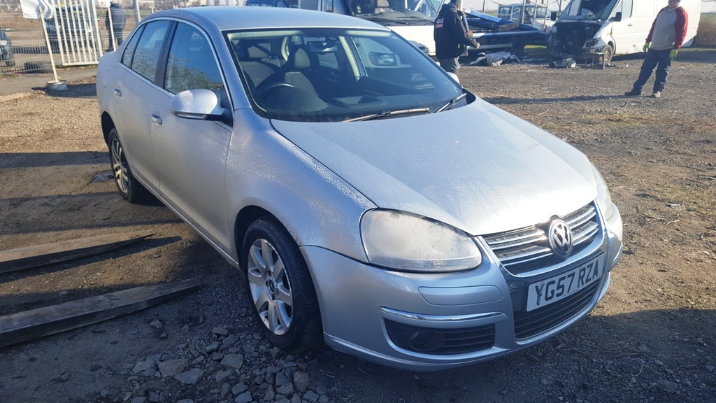 Dezmembram VW Jetta - 2.0diesel - 2006 - cutie DSG