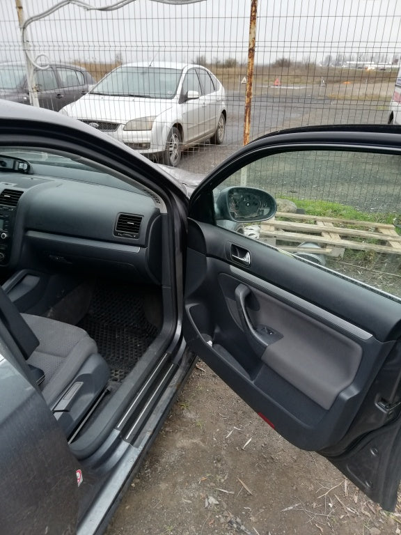 Dezmembram -Vw Jetta 2006 1.6 Benzina 85Kw