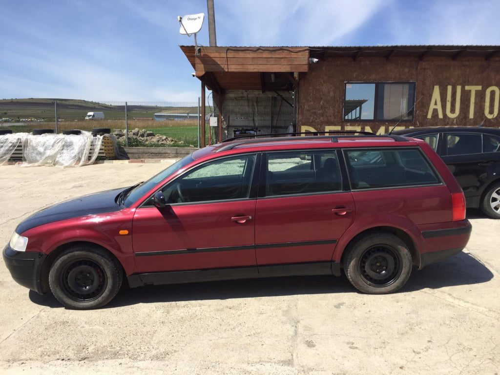 Dezmembram vw passat 1,6 benzina 74 kw anul 1997