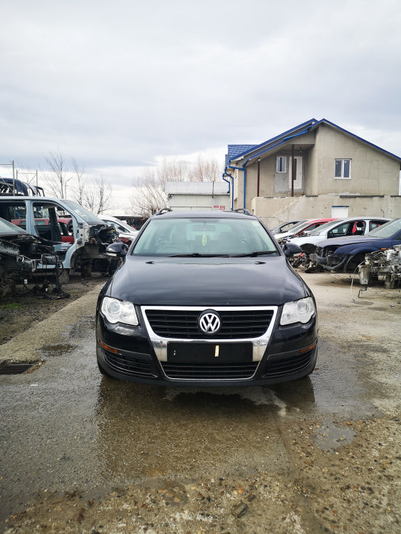 Dezmembram VW Passat B6 Combi motor 1.9 BXE cutie manuala