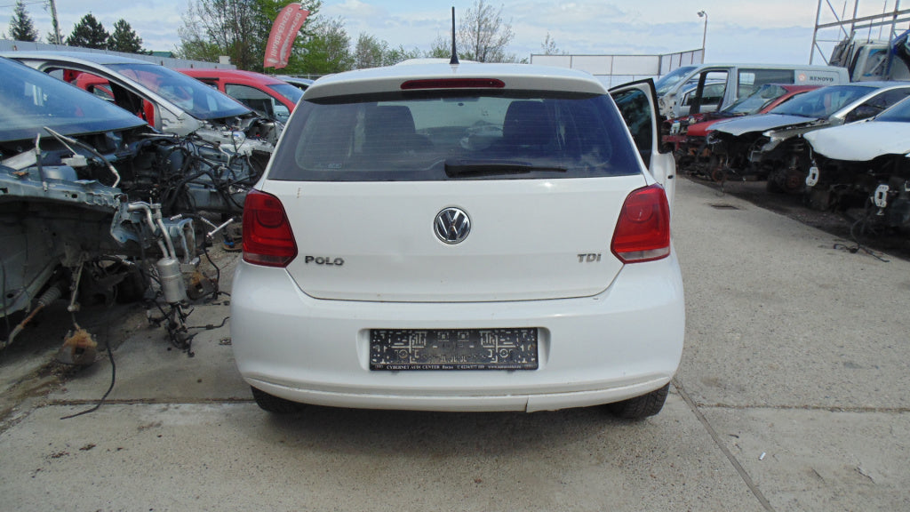 Dezmembram VW Polo 6R an 2010 motor 1.6 tdi cod CAYA / cod cutie KFK