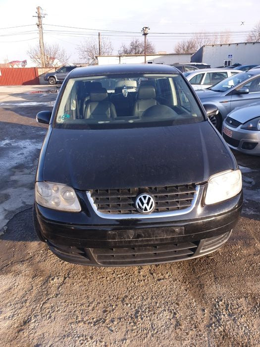 Dezmembram vw touran 1.9 tdi 6+1 trepte cod motor AVQ.motor cutie far