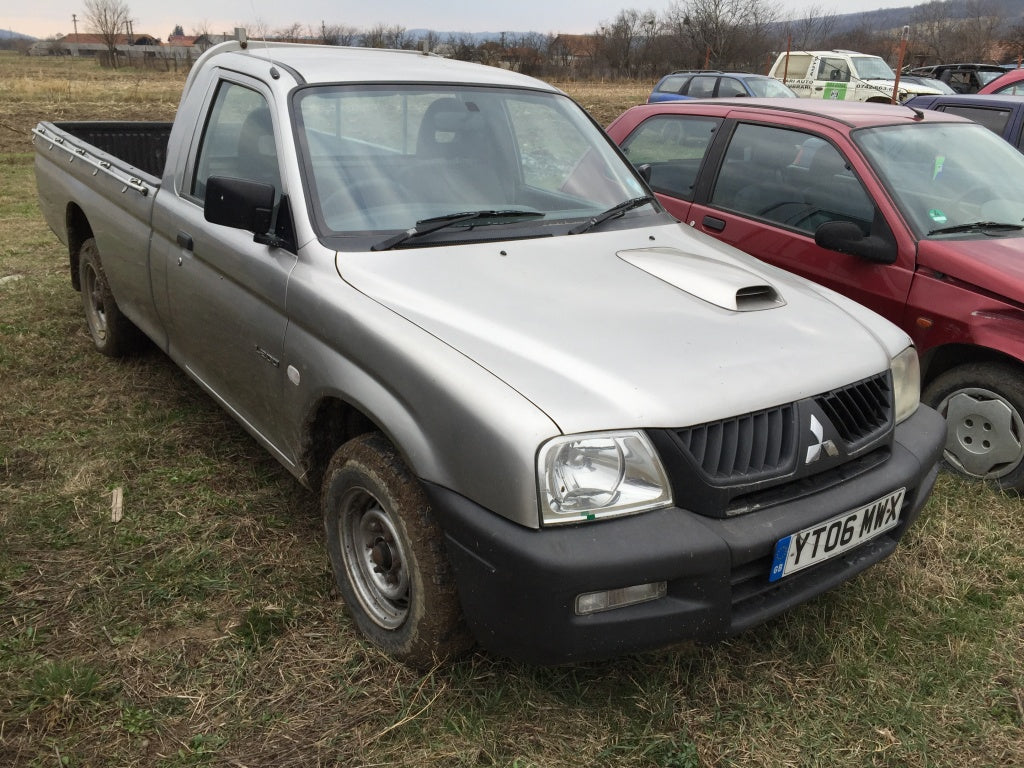 Dezmembrari dezmembrari mitsubishi l200 an 2006 motor 2500 4d56