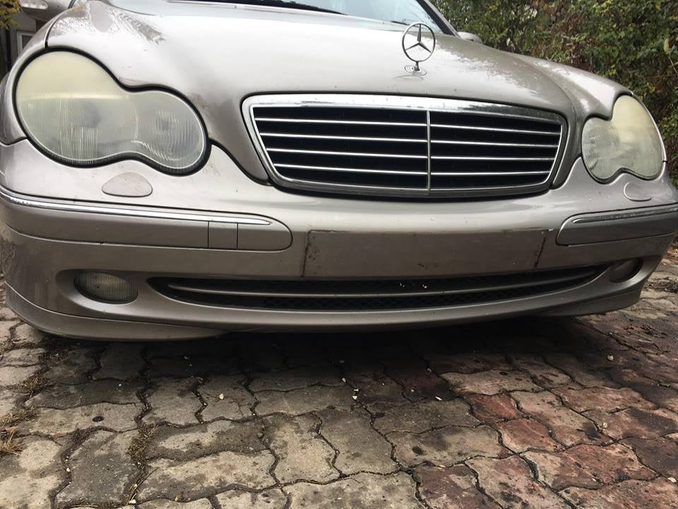 Dezmembrari Mercedes C class w203 2001