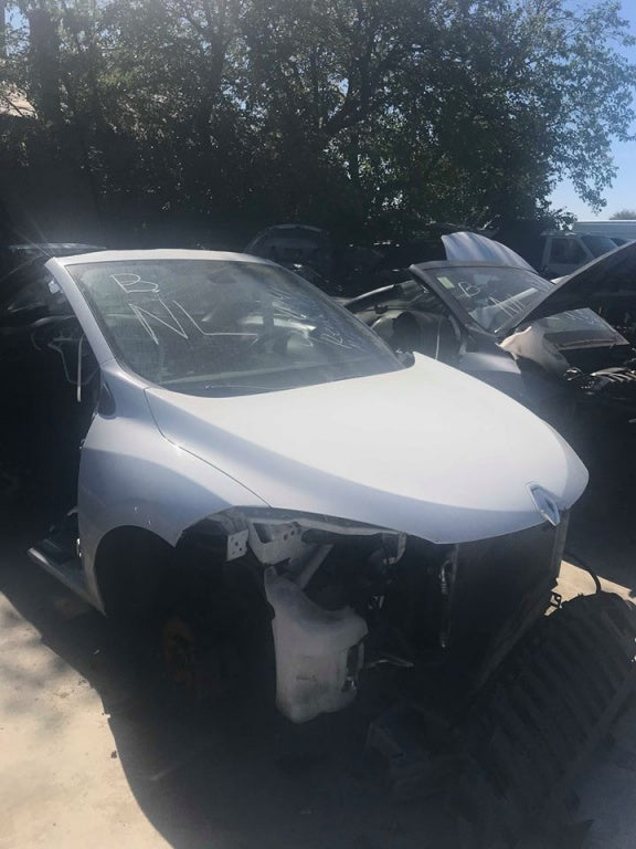 Dezmembrari Renault Megane 3 Hatchback 1.9 dCi 2010