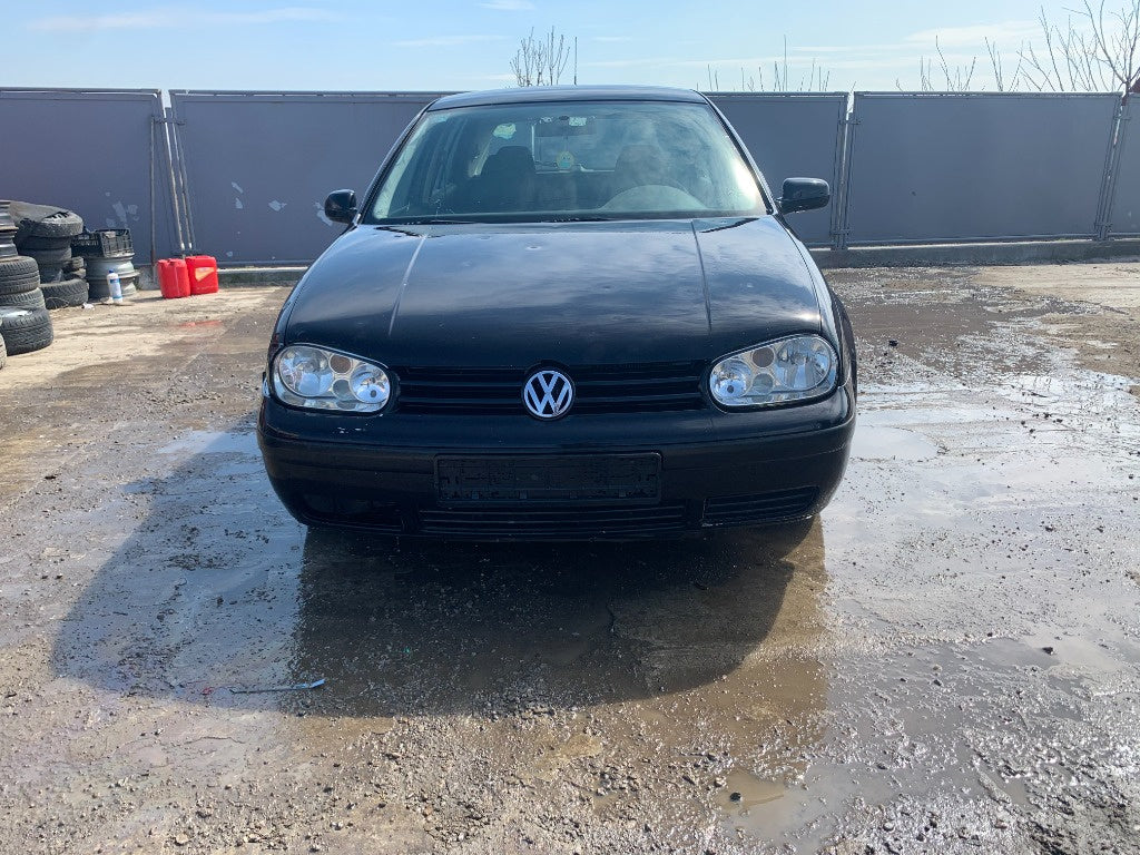 Dezmembrari Volkswagen Golf 4 1999 hatchback 1400 benzina