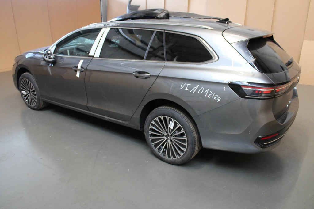 Dezmembrari VW Passat B9 din 2025 la 8 km 2.0 tdi DXN 4motion
