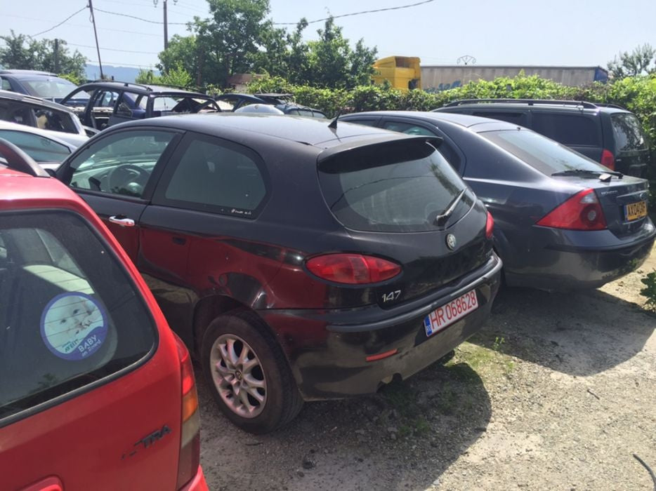 Dezmembrez alfa romeo 147 1,6 benzina.