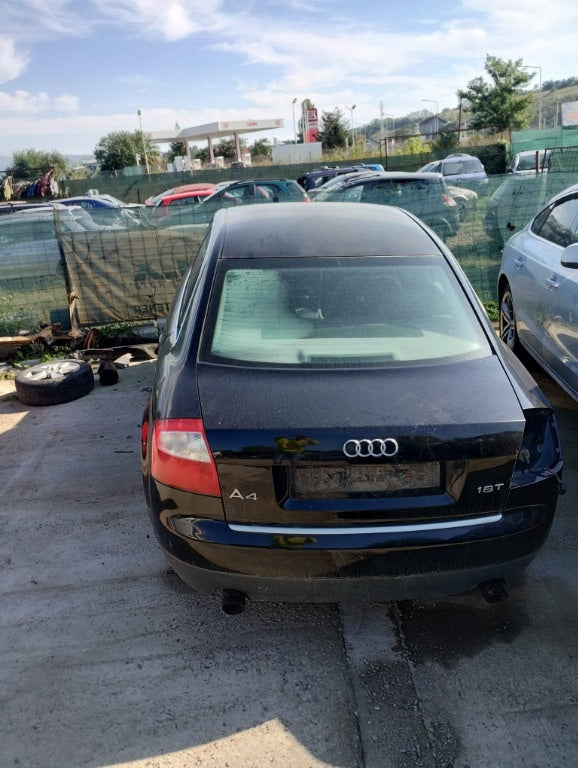 Dezmembrez Audi A4 1.8 benzina 2002