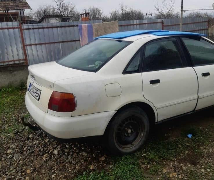 Dezmembrez Audi A4 1.8 benzina