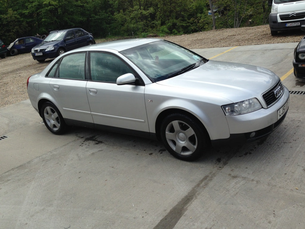Dezmembrez audi A4 b6 motor 1.9 TDI cod AWX