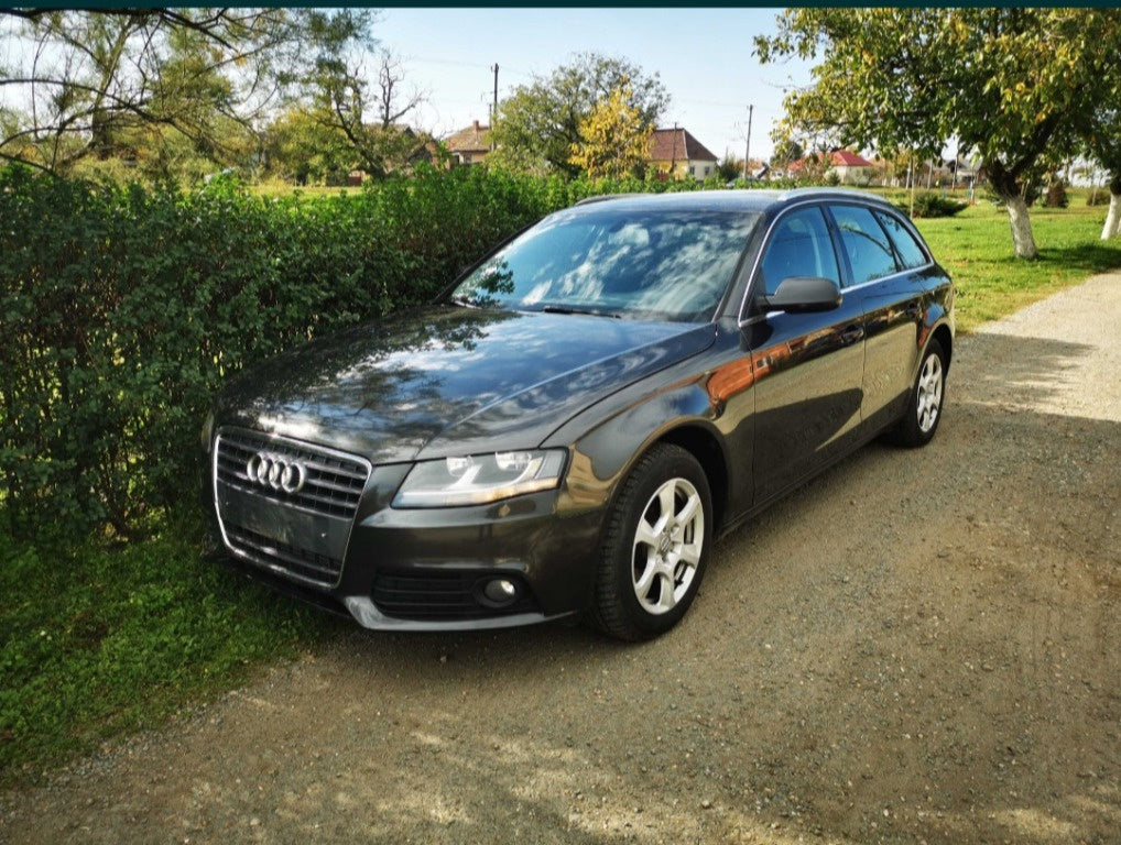 Dezmembrez Audi A4 B8 2011 Combi 2.0