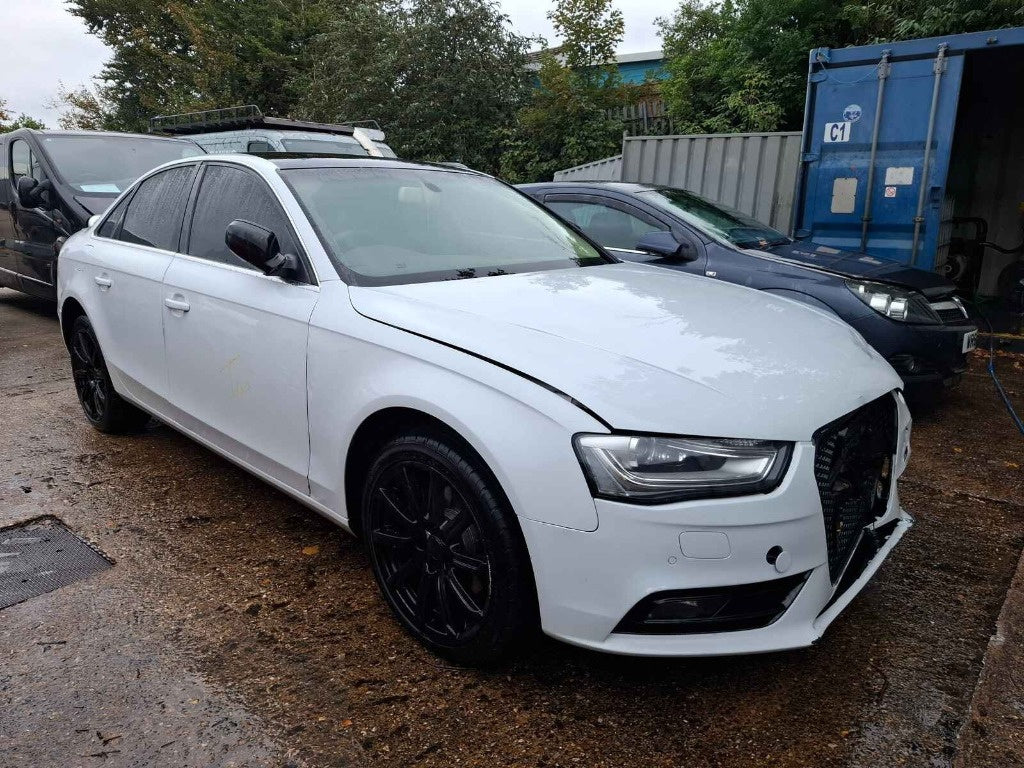 Dezmembrez Audi A4 B8 2013 SEDAN 2.0 TDI