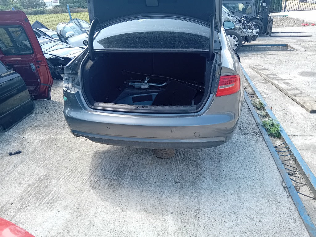 Dezmembrez Audi a4 b8