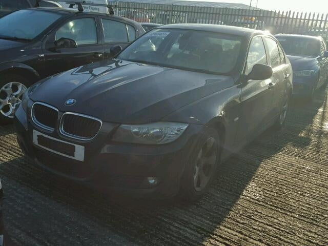 Dezmembrez Bmw 330d E90 2010