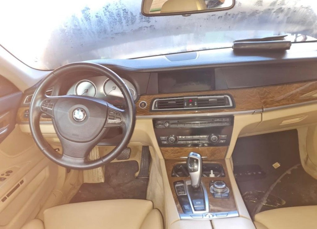 Dezmembrez Bmw seria 7