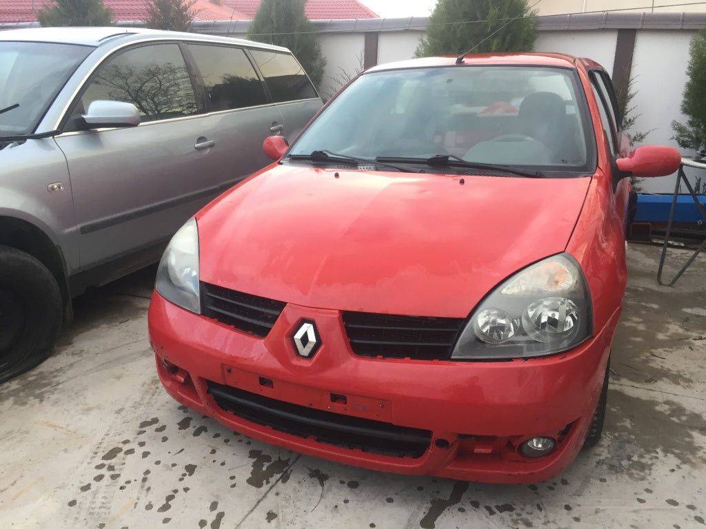 Dezmembrez Clio 1.4 8v