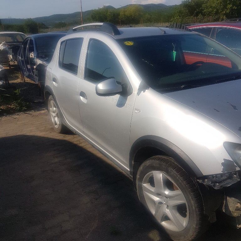 Dezmembrez Dacia Sandero 2 2014 Hatchback 1.5 DCI, 66 kw , cod motor K9K-C6, E5