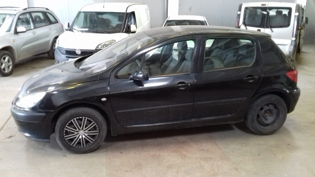 Dezmembrez / Dezmembrari Peugeot 307 2002 Hatchback 1.4 hdi