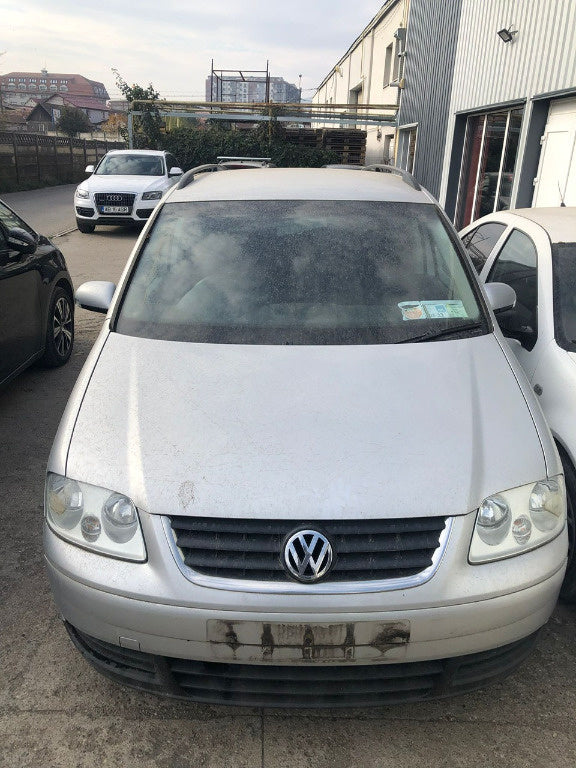 Dezmembrez / Dezmembrari Volkswagen Touran 2006 LIMUZINA 1.6 BENZINA