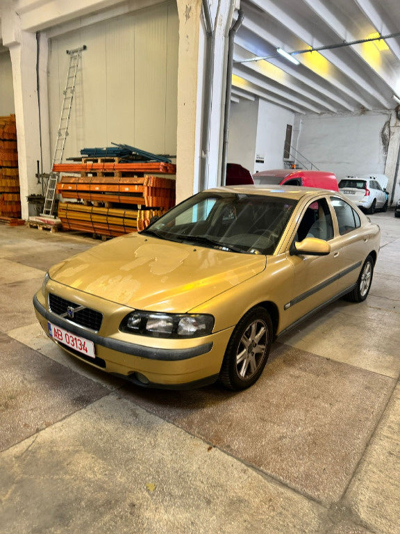 Dezmembrez / Dezmembrari Volvo S60 2001 SEDAN 2.4