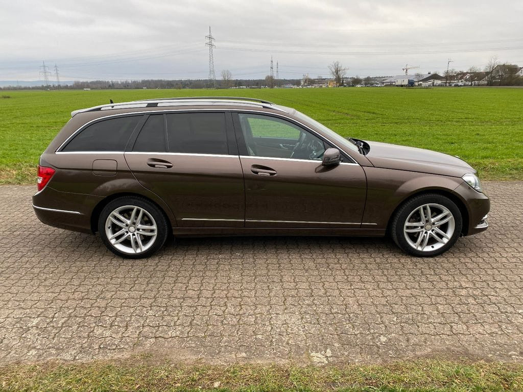 Dezmembrez facelift w204
