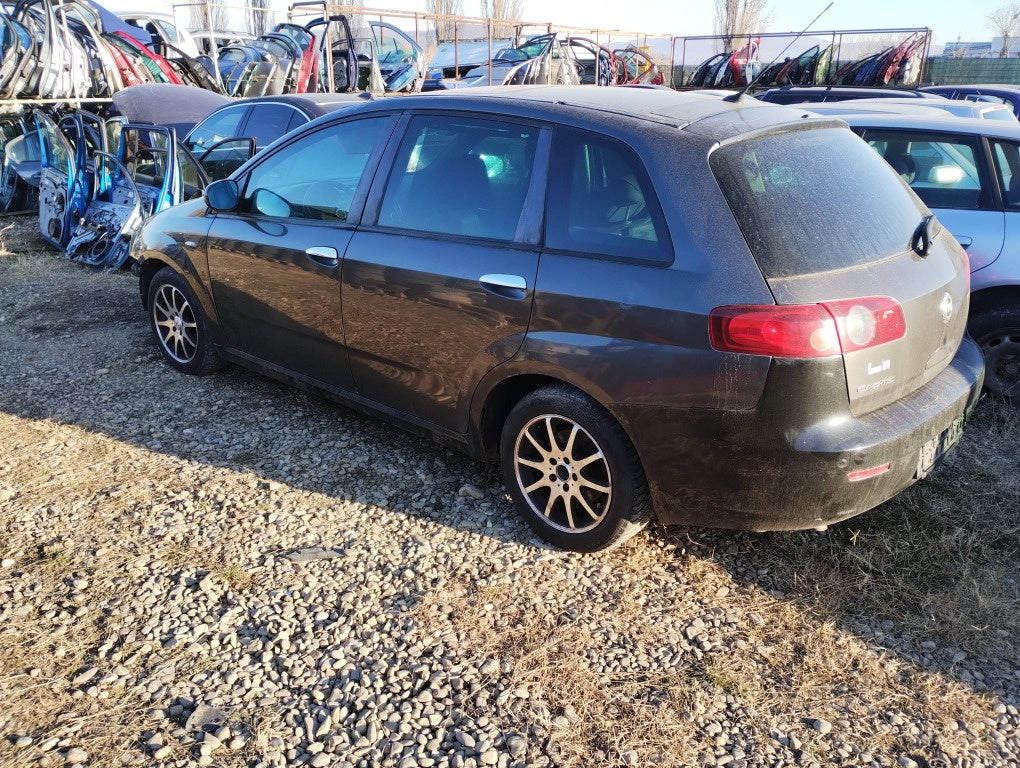 Dezmembrez fiat croma 1.9 diesel anul 2005