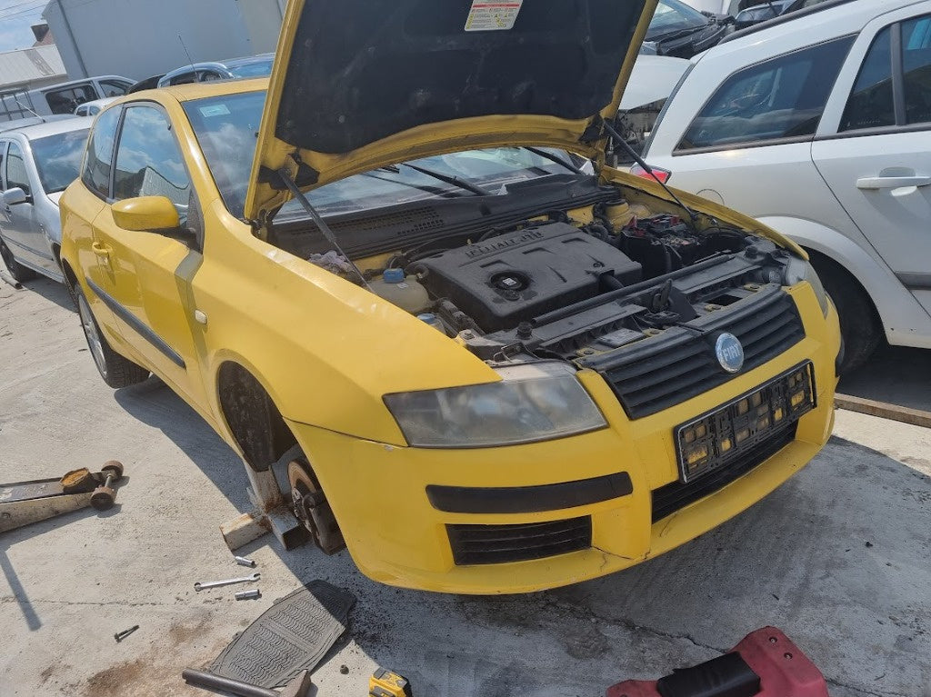 Dezmembrez Fiat Stilo Coupe 1.9 JTD din 2002 2003 2004 2005