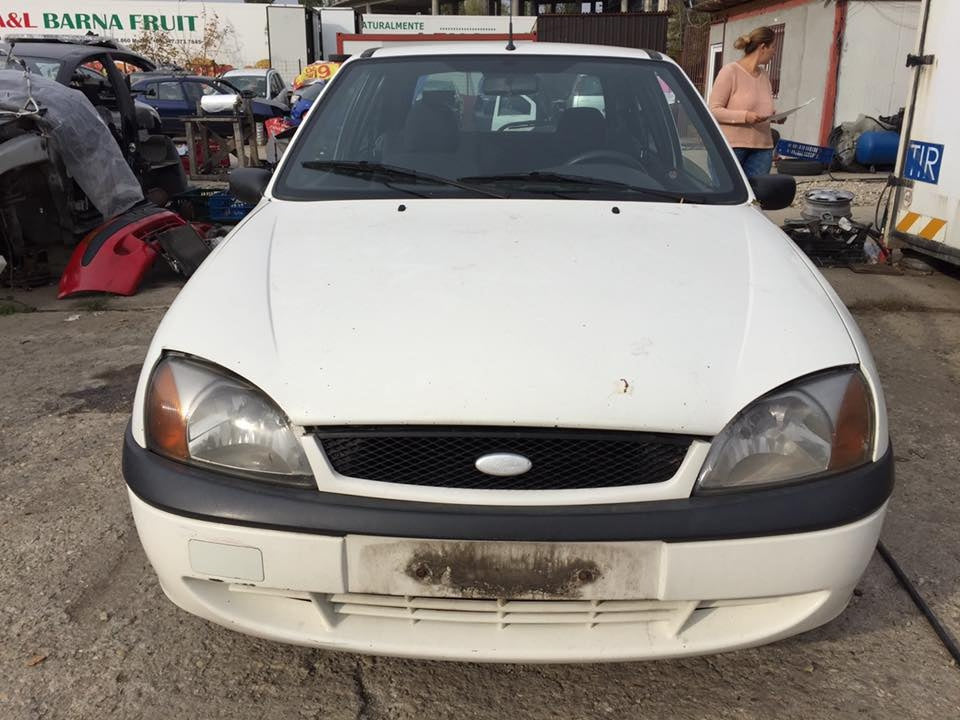 Dezmembrez Ford Fiesta 1.3D DIN 2001