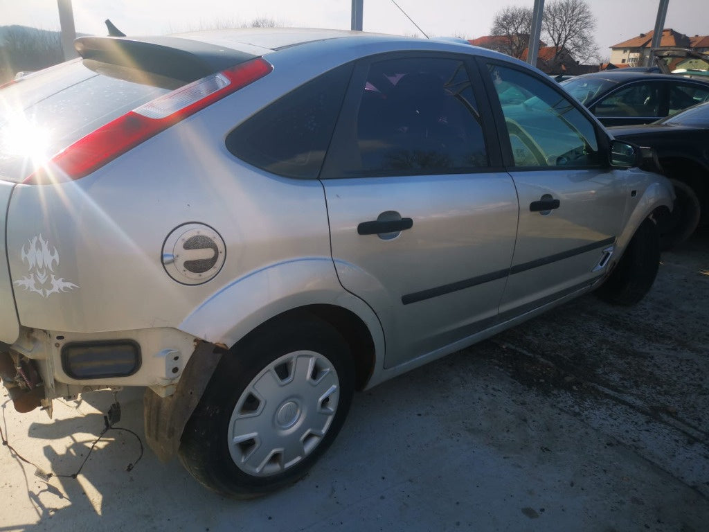 Dezmembrez Ford Focus 2 2004 hatchback 1.6