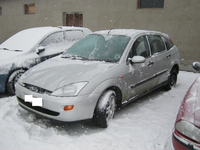 Dezmembrez Ford Focus din 2001, 1.6b