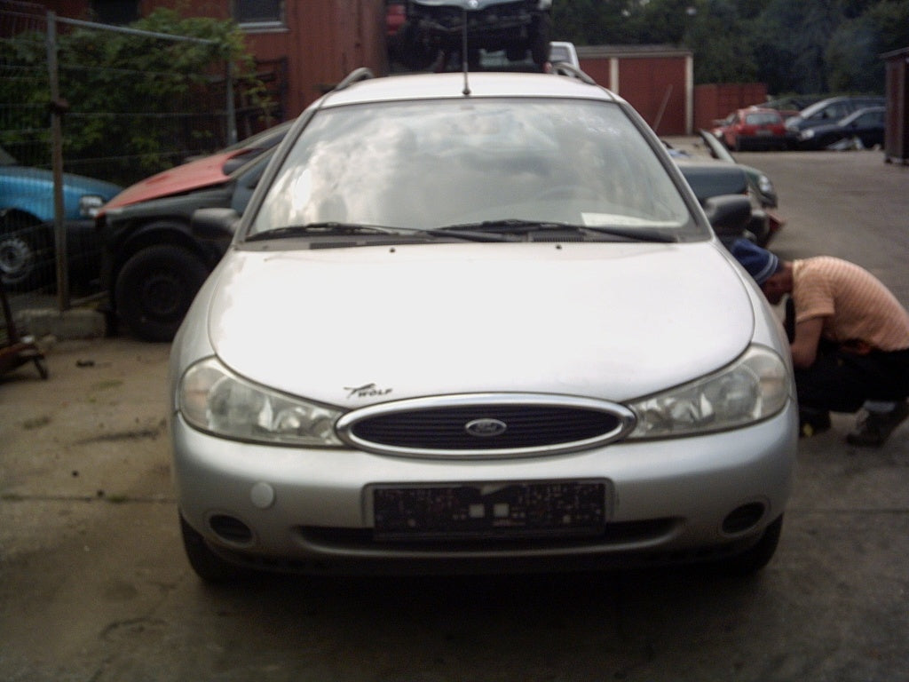 Dezmembrez Ford Mondeo din 1996, 1.8 td