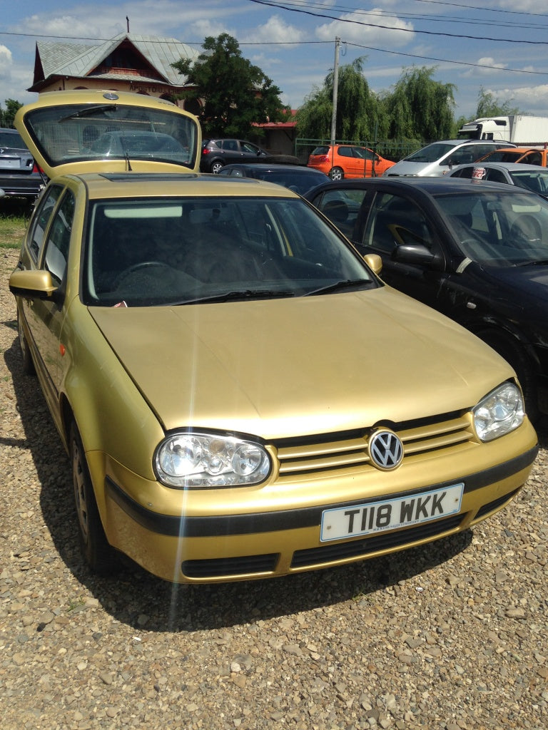 Dezmembrez Golf 4 16 SR disponibil orice element