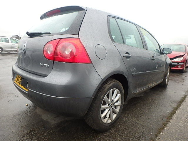 Dezmembrez golf 5 1.6fsi