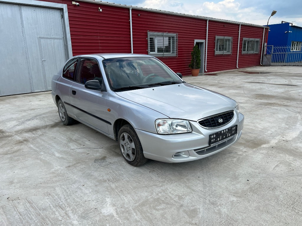 Dezmembrez Hyundai Accent 2000 coupe 1.3 benzina