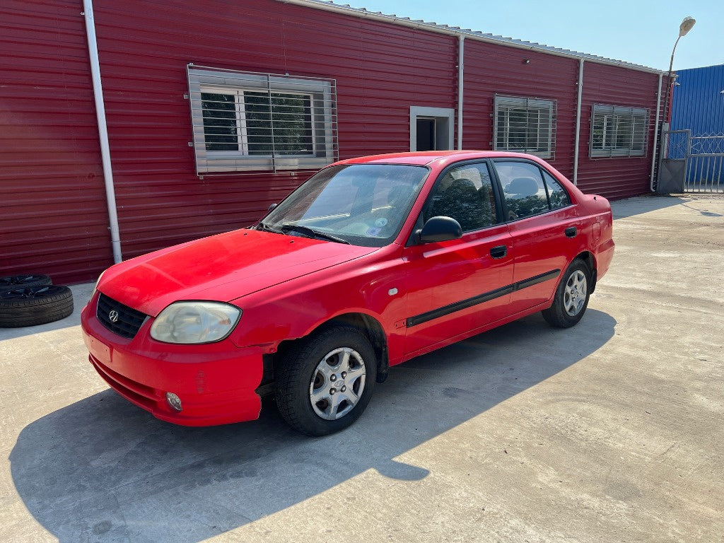 Dezmembrez Hyundai Accent 2004 BERLINA 1.3